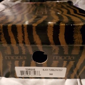 Moda Torque Black Tumble Patent Leather Sandals